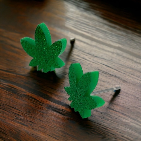Handmade Cannabis Leaf Stud Earrings - Unique Weed Accessory! 🌿 Maple Leaf Studs - Picture 4 of 6